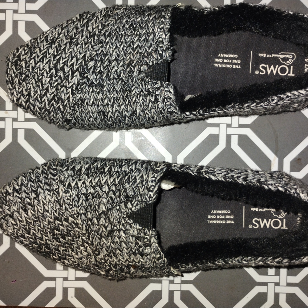 TOMS - Picture 2 of 3